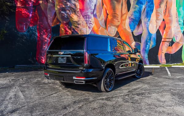 25 Cadillac Escalade 3