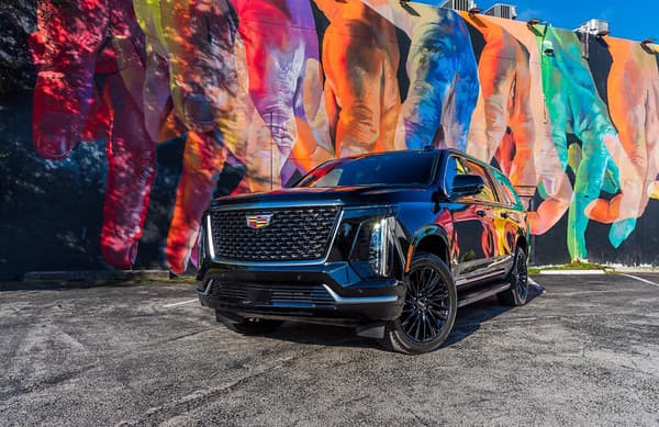 25 Cadillac Escalade 2