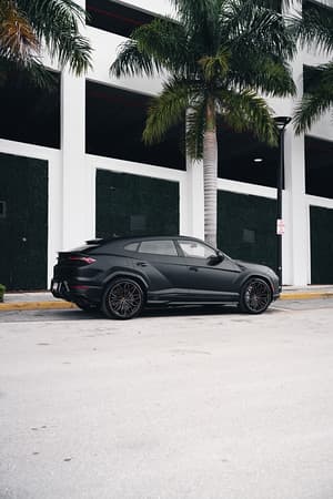 25 Lamborghini Urus SE 2